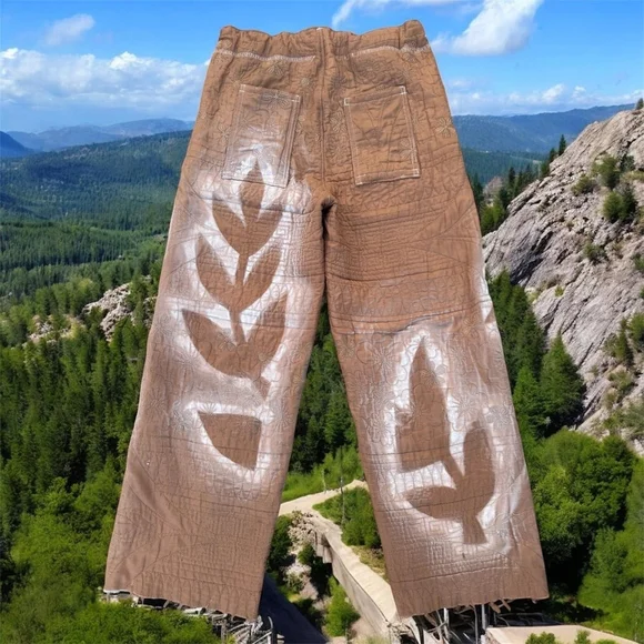 DOVE BROWN QUILTS brown quilted material and spray paint design pants - Medium - Picture 2 of 2